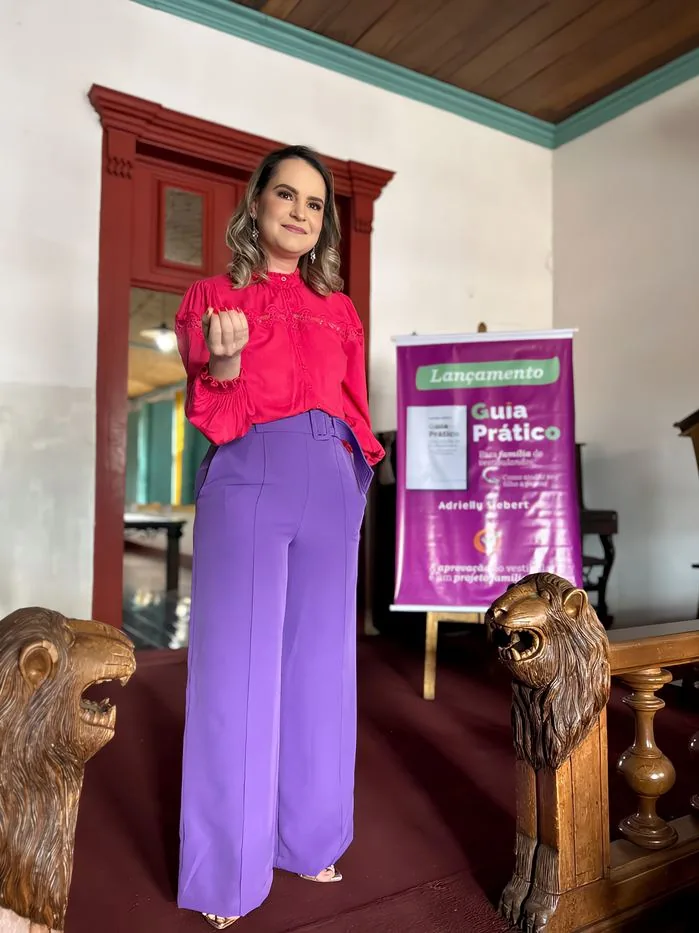 Adrielly Siebert, autora do Guia Prático para Famílias de Vestibulandos