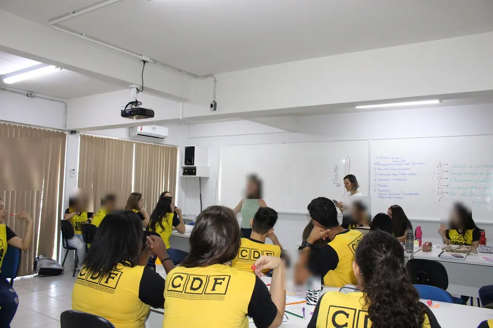 Sala do CDF Cursinho durante oficina